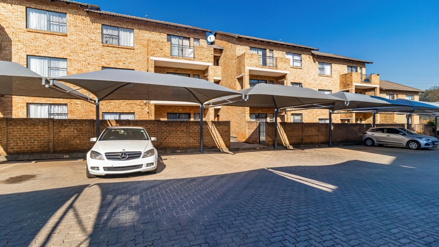 2 Bedroom Property for Sale in Corlett Gardens Gauteng