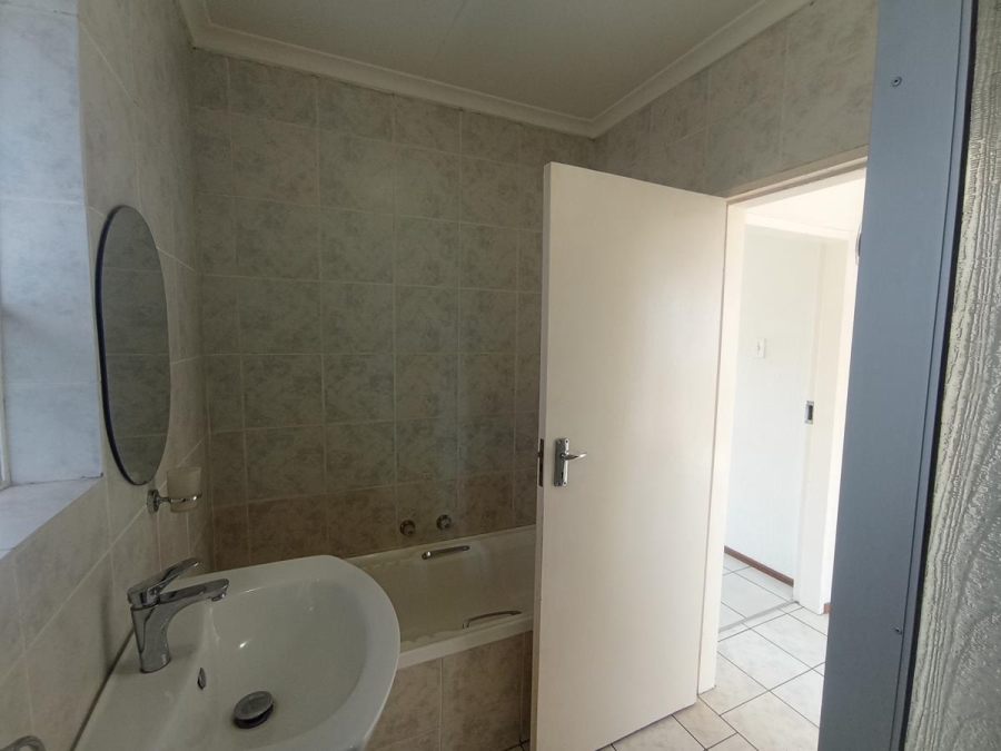 2 Bedroom Property for Sale in Bassonia Gauteng