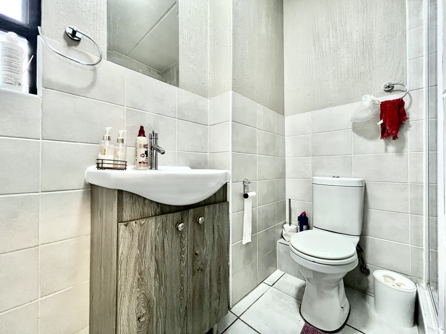 2 Bedroom Property for Sale in Barbeque Downs Gauteng