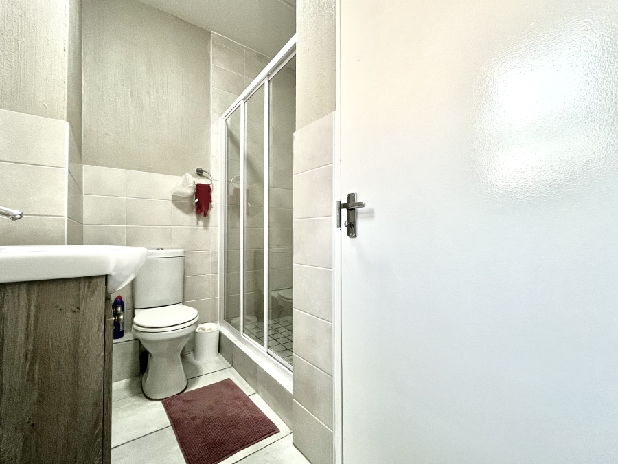 2 Bedroom Property for Sale in Barbeque Downs Gauteng