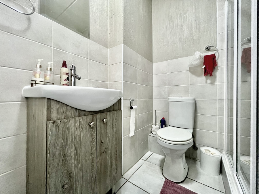 2 Bedroom Property for Sale in Barbeque Downs Gauteng