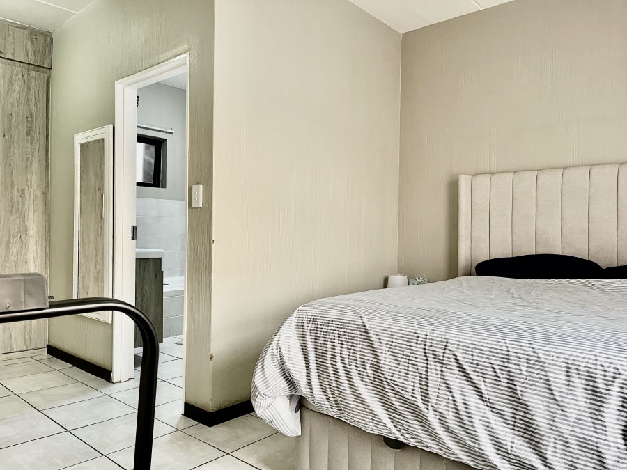 2 Bedroom Property for Sale in Barbeque Downs Gauteng