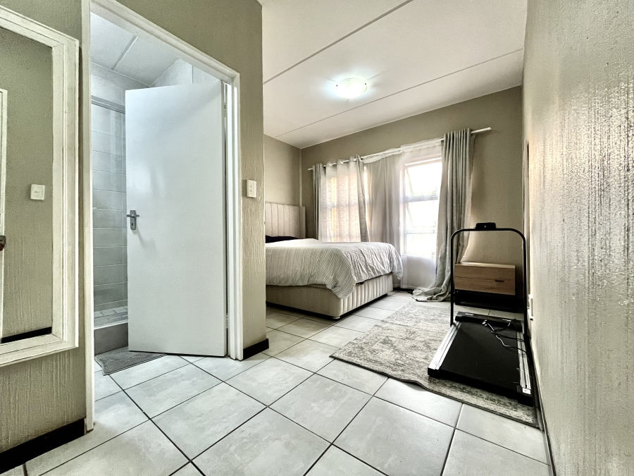 2 Bedroom Property for Sale in Barbeque Downs Gauteng
