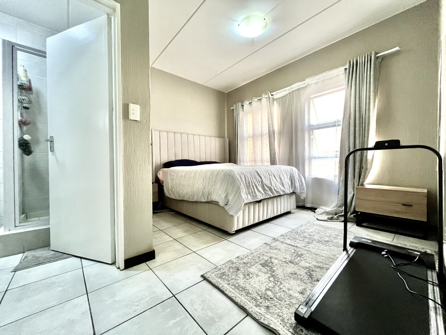 2 Bedroom Property for Sale in Barbeque Downs Gauteng