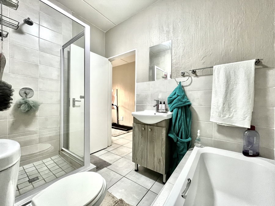 2 Bedroom Property for Sale in Barbeque Downs Gauteng