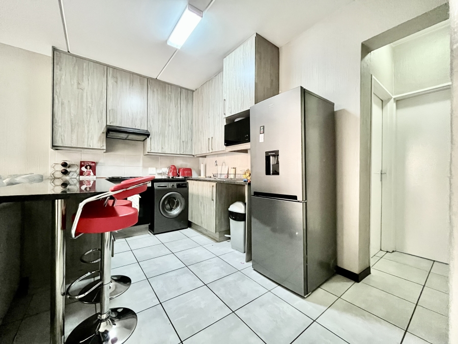 2 Bedroom Property for Sale in Barbeque Downs Gauteng