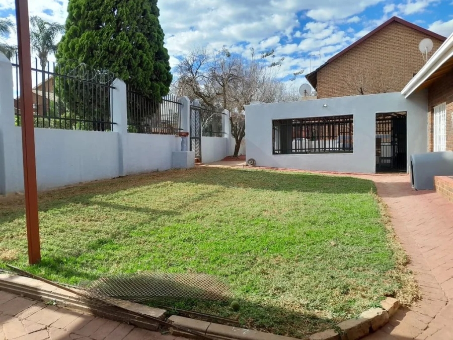 4 Bedroom Property for Sale in Laudium Gauteng