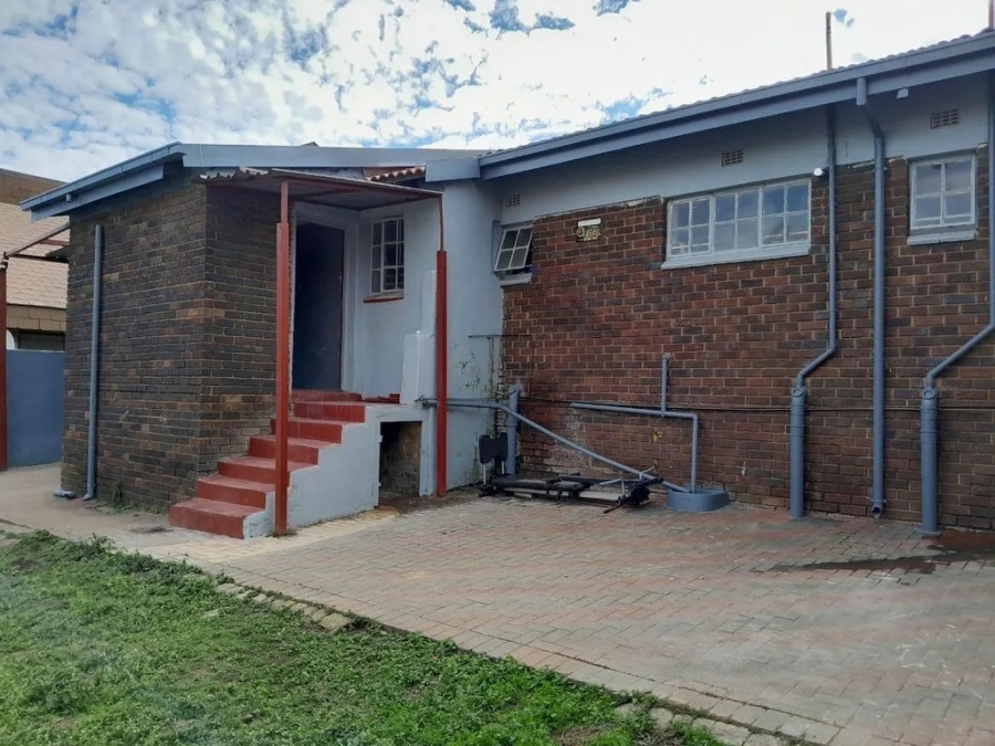4 Bedroom Property for Sale in Laudium Gauteng