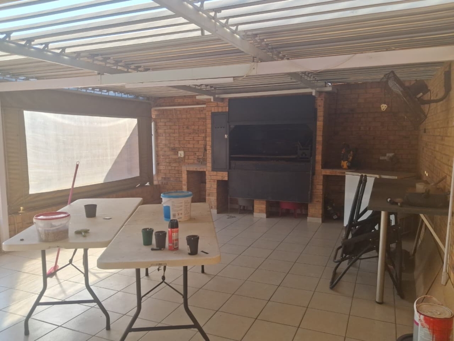 4 Bedroom Property for Sale in Andeon AH Gauteng