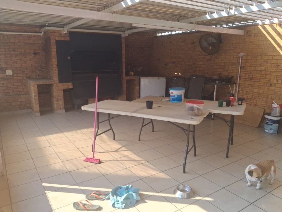 4 Bedroom Property for Sale in Andeon AH Gauteng