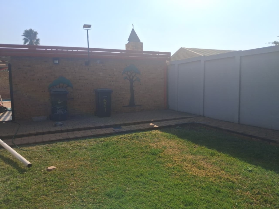 4 Bedroom Property for Sale in Andeon AH Gauteng
