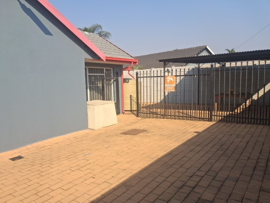 4 Bedroom Property for Sale in Andeon AH Gauteng