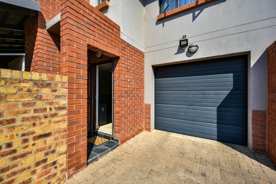 3 Bedroom Property for Sale in Equestria Gauteng