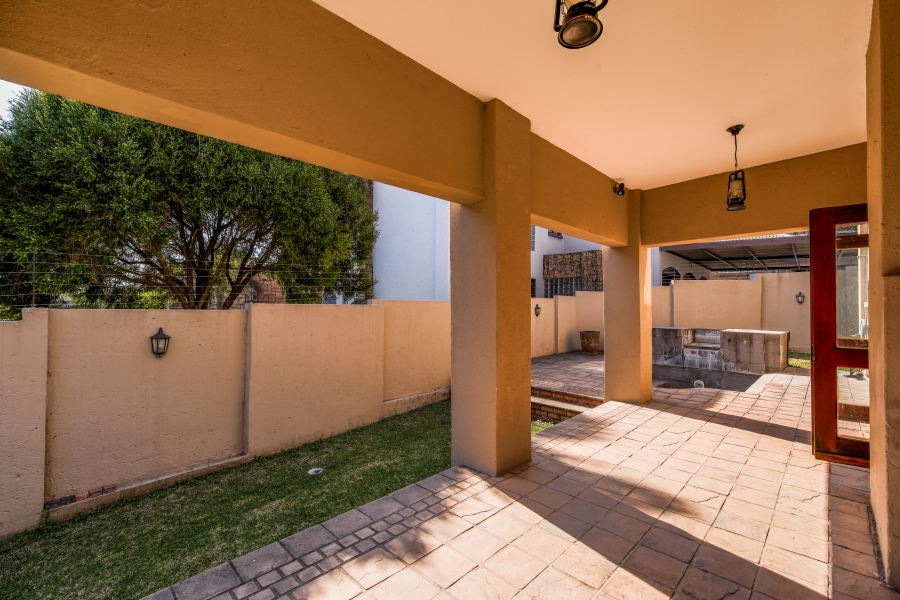 3 Bedroom Property for Sale in Faerie Glen Gauteng