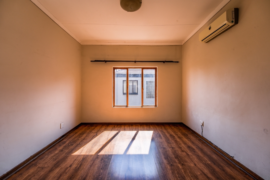 3 Bedroom Property for Sale in Faerie Glen Gauteng