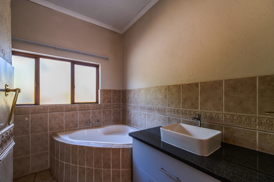 3 Bedroom Property for Sale in Faerie Glen Gauteng