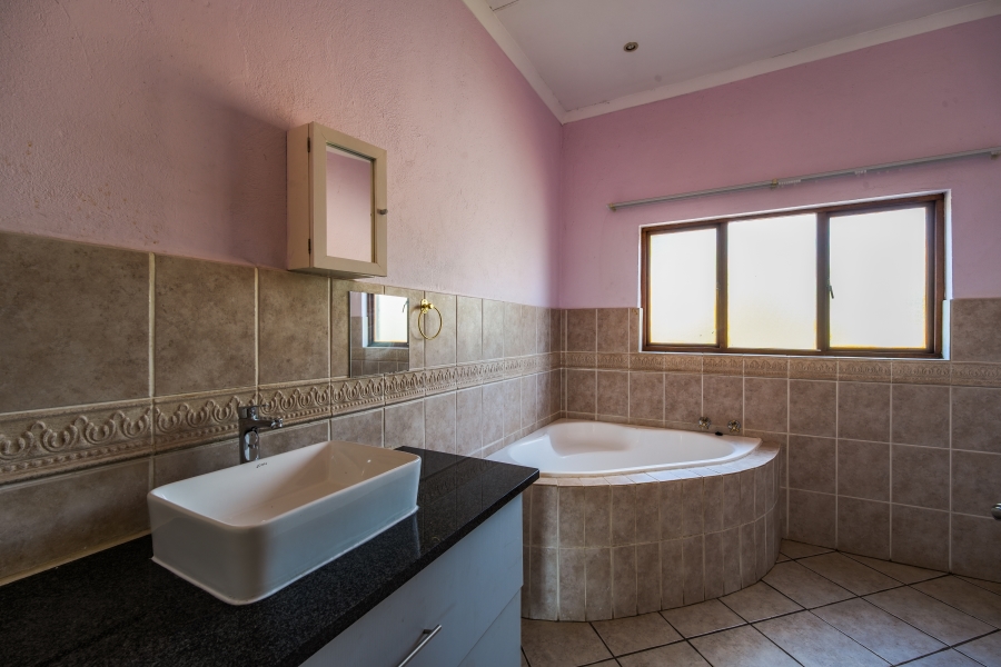 3 Bedroom Property for Sale in Faerie Glen Gauteng