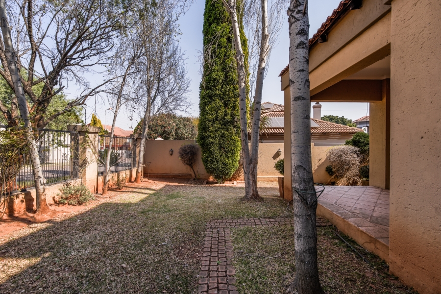 3 Bedroom Property for Sale in Faerie Glen Gauteng