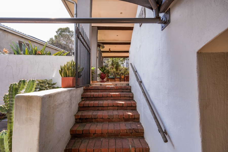 4 Bedroom Property for Sale in Faerie Glen Gauteng