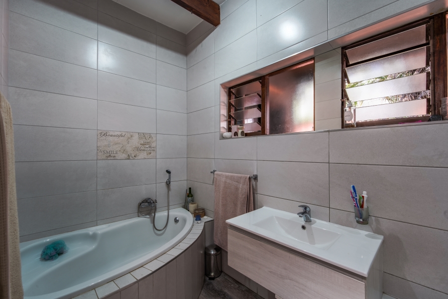 4 Bedroom Property for Sale in Faerie Glen Gauteng