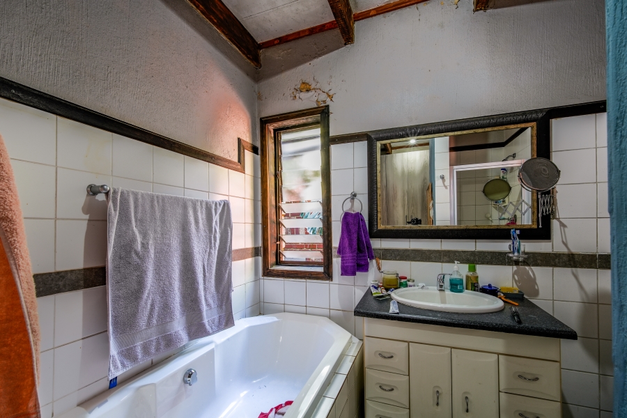 4 Bedroom Property for Sale in Faerie Glen Gauteng