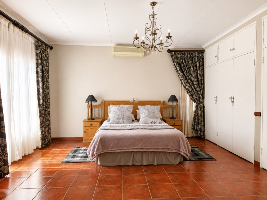 5 Bedroom Property for Sale in Ninapark Gauteng