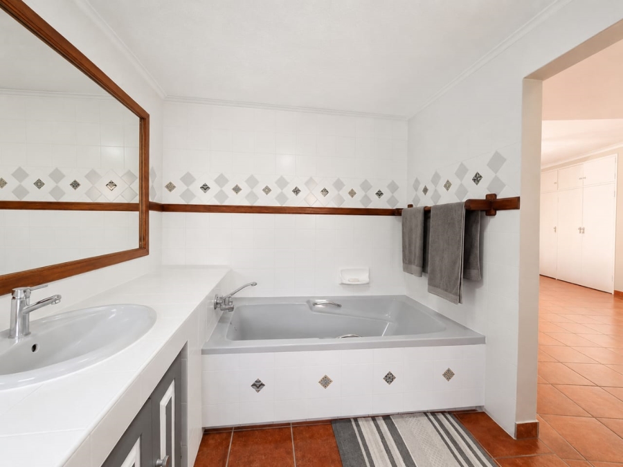 5 Bedroom Property for Sale in Ninapark Gauteng