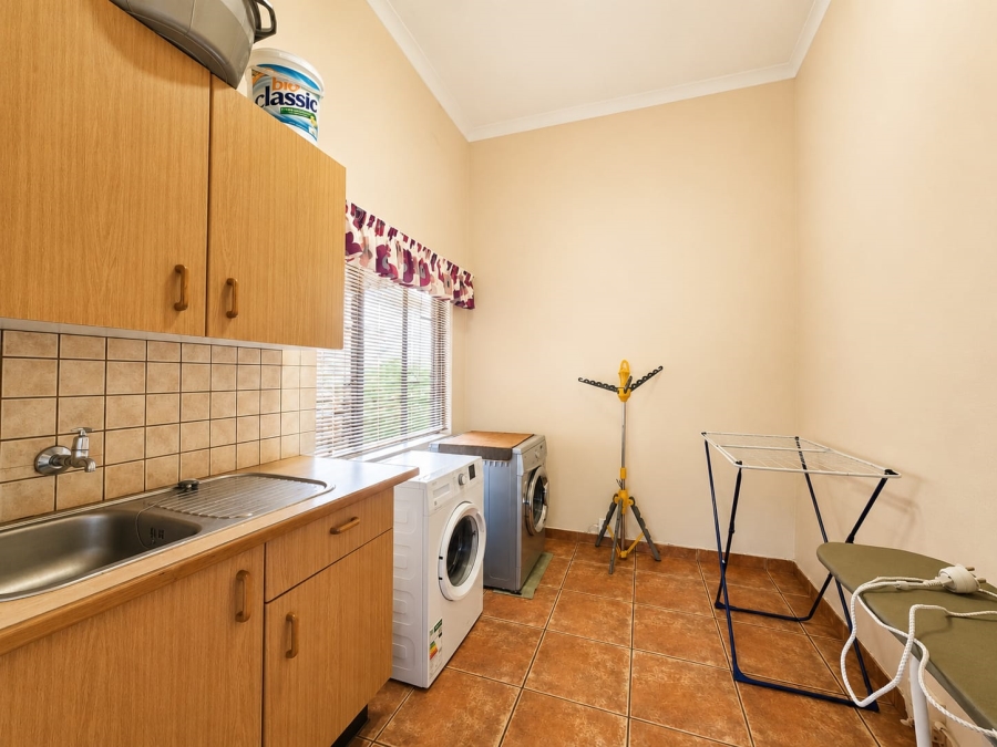 5 Bedroom Property for Sale in Ninapark Gauteng