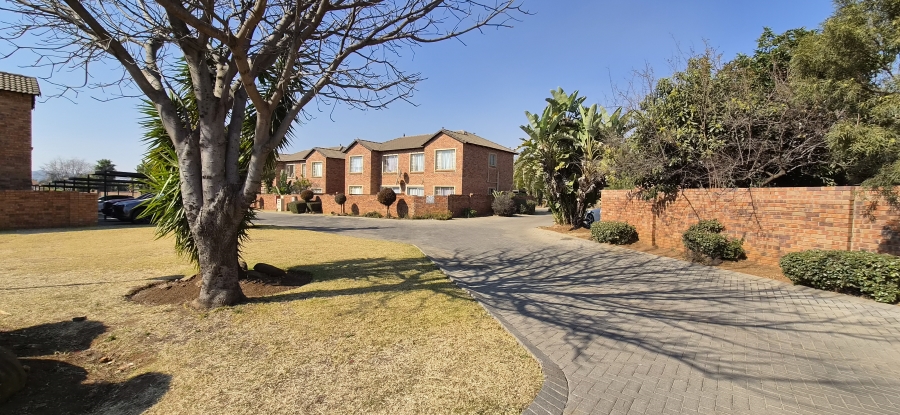 2 Bedroom Property for Sale in Heuwelsig Estate Gauteng