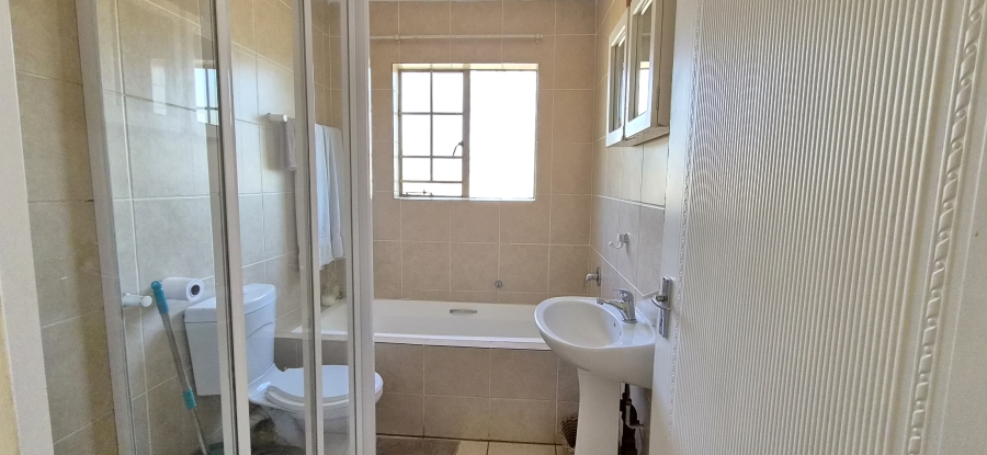 2 Bedroom Property for Sale in Heuwelsig Estate Gauteng