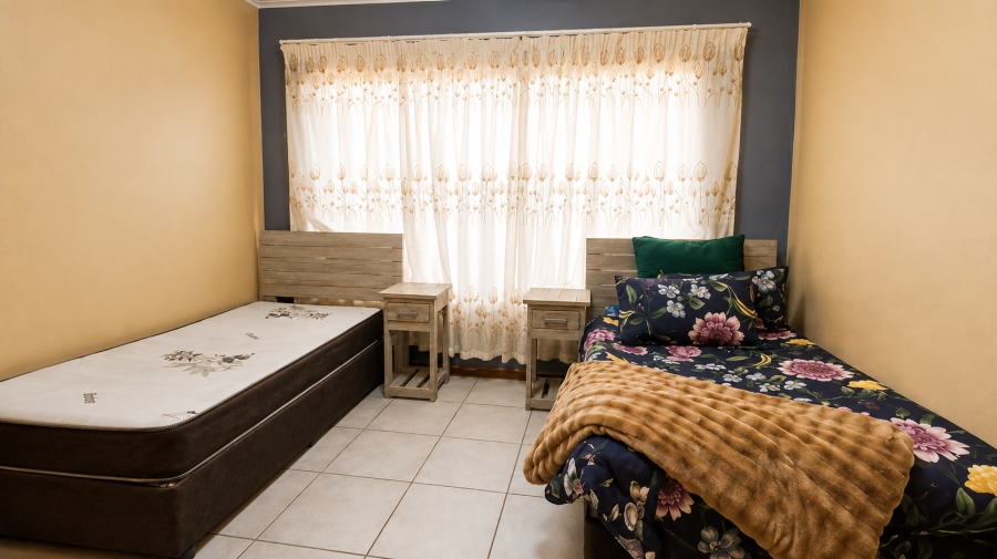 2 Bedroom Property for Sale in Eldoraigne Gauteng