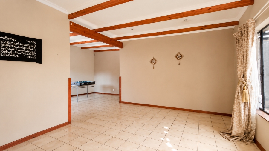 To Let 6 Bedroom Property for Rent in Wierda Park Gauteng