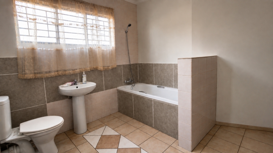To Let 6 Bedroom Property for Rent in Wierda Park Gauteng
