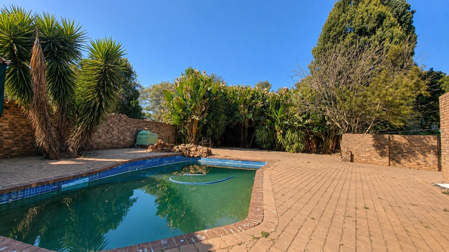 To Let 6 Bedroom Property for Rent in Wierda Park Gauteng