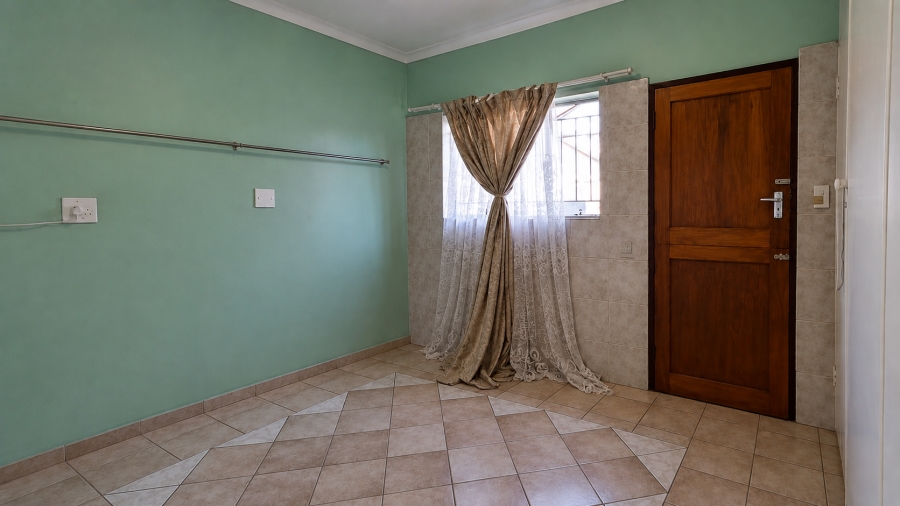 To Let 6 Bedroom Property for Rent in Wierda Park Gauteng