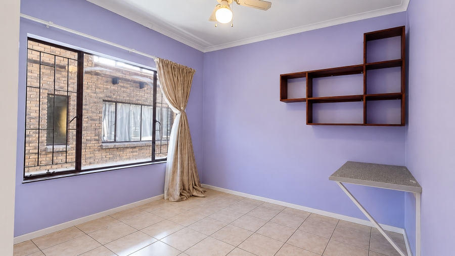 To Let 6 Bedroom Property for Rent in Wierda Park Gauteng