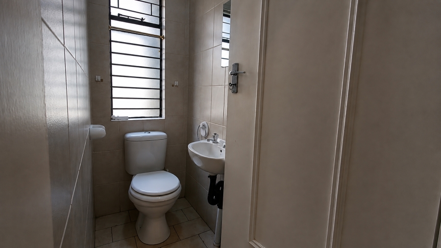 To Let 6 Bedroom Property for Rent in Wierda Park Gauteng