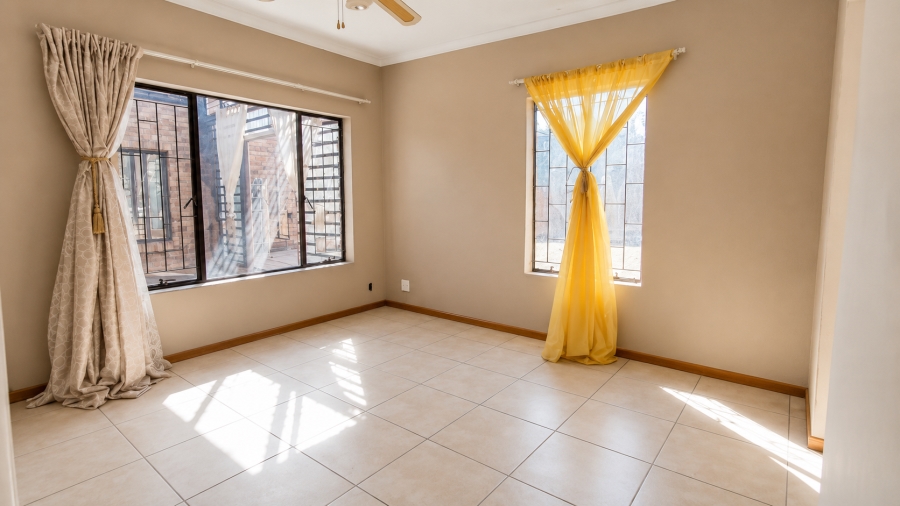 To Let 6 Bedroom Property for Rent in Wierda Park Gauteng