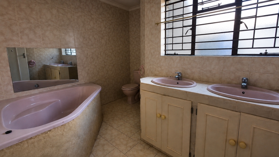 To Let 6 Bedroom Property for Rent in Wierda Park Gauteng