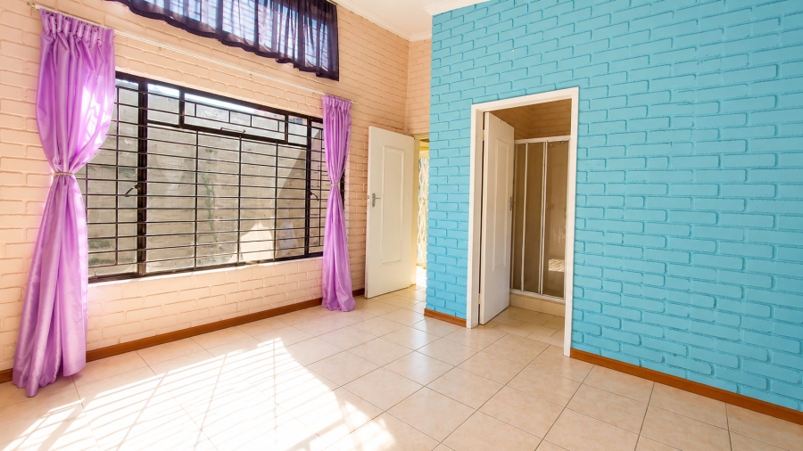 To Let 6 Bedroom Property for Rent in Wierda Park Gauteng