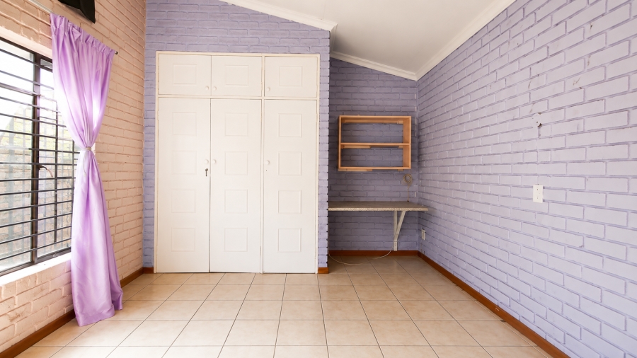To Let 6 Bedroom Property for Rent in Wierda Park Gauteng