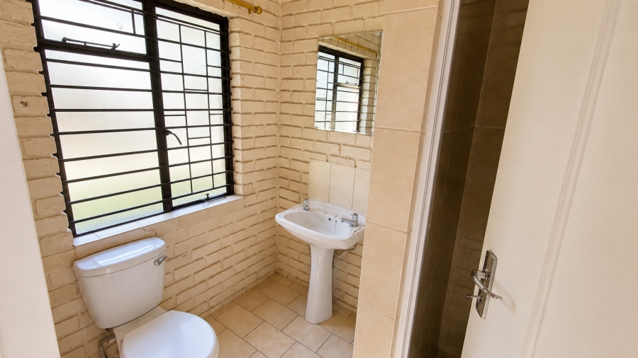 To Let 6 Bedroom Property for Rent in Wierda Park Gauteng