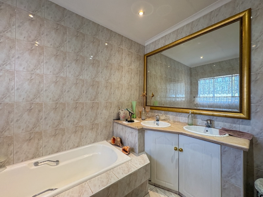 3 Bedroom Property for Sale in Sunward Park Gauteng