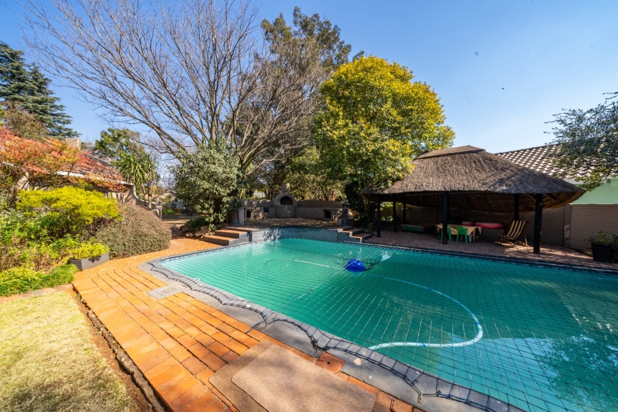 5 Bedroom Property for Sale in Larrendale Gauteng