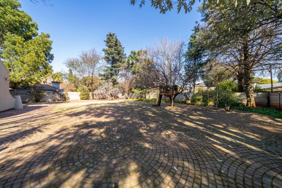5 Bedroom Property for Sale in Larrendale Gauteng