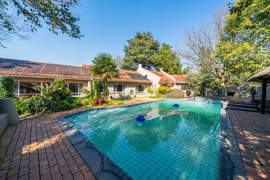 5 Bedroom Property for Sale in Larrendale Gauteng