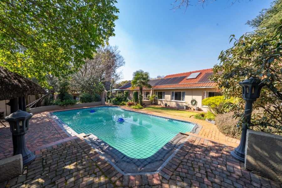 5 Bedroom Property for Sale in Larrendale Gauteng