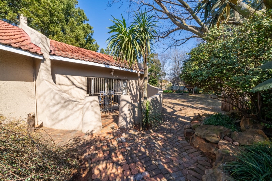 5 Bedroom Property for Sale in Larrendale Gauteng