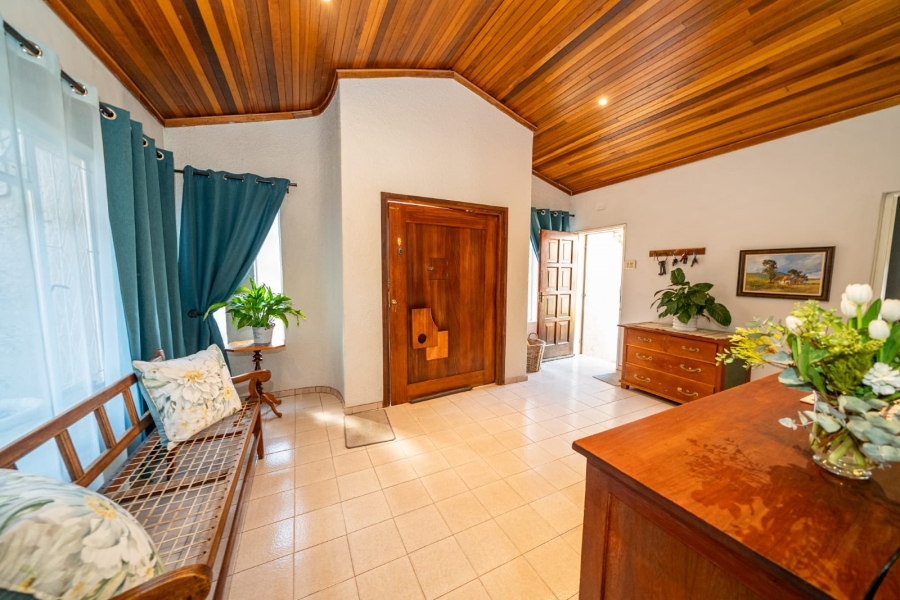 5 Bedroom Property for Sale in Larrendale Gauteng