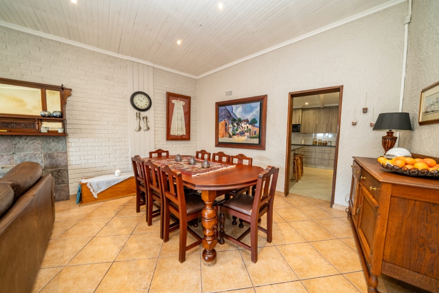 5 Bedroom Property for Sale in Larrendale Gauteng